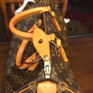 Vintage, pristine, never been used Speedy 30 😊